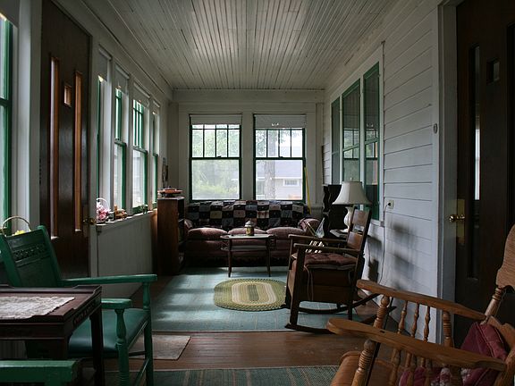 Enclosed sun room/porch