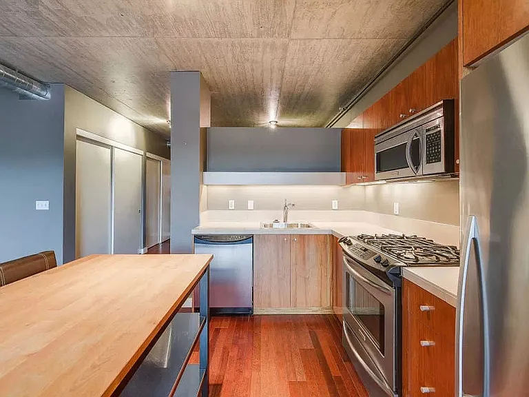 1926 W Burnside St #704 — Photo 16