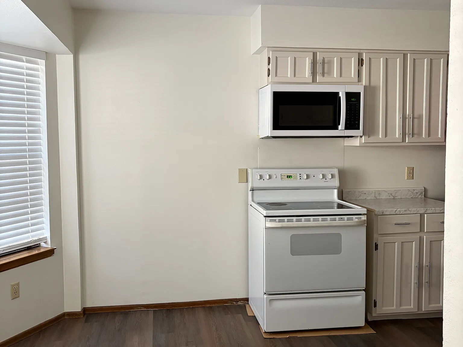 3 bed, 2.5 bath, 1460 sqft, $1,950 — Photo 3