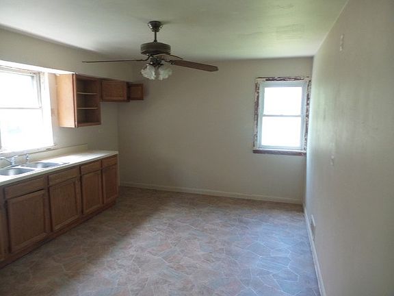 5th image of 8452 S Essex Ave
