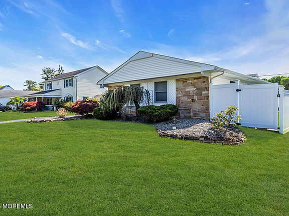3rd image of 101 Andover Lane