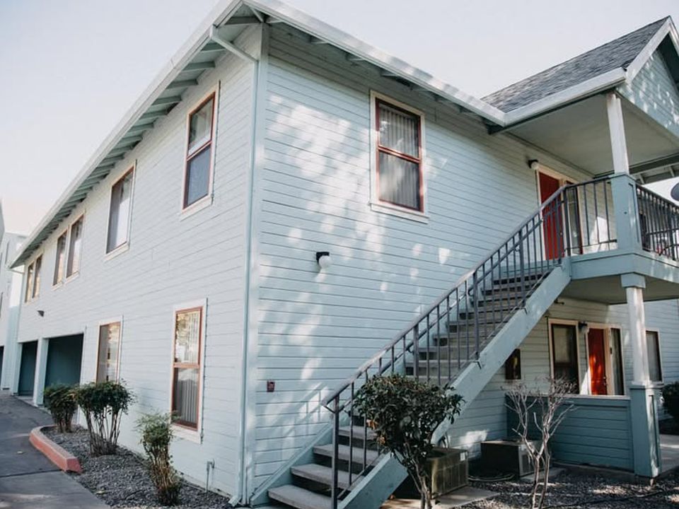 2nd image of 2900 Portage Bay W