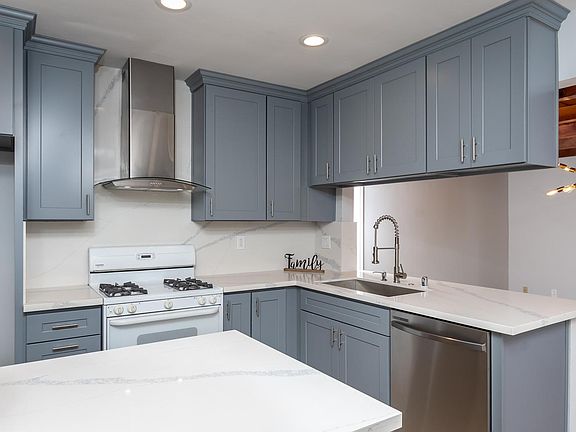 4th image of 7614 Oak Park Ave
