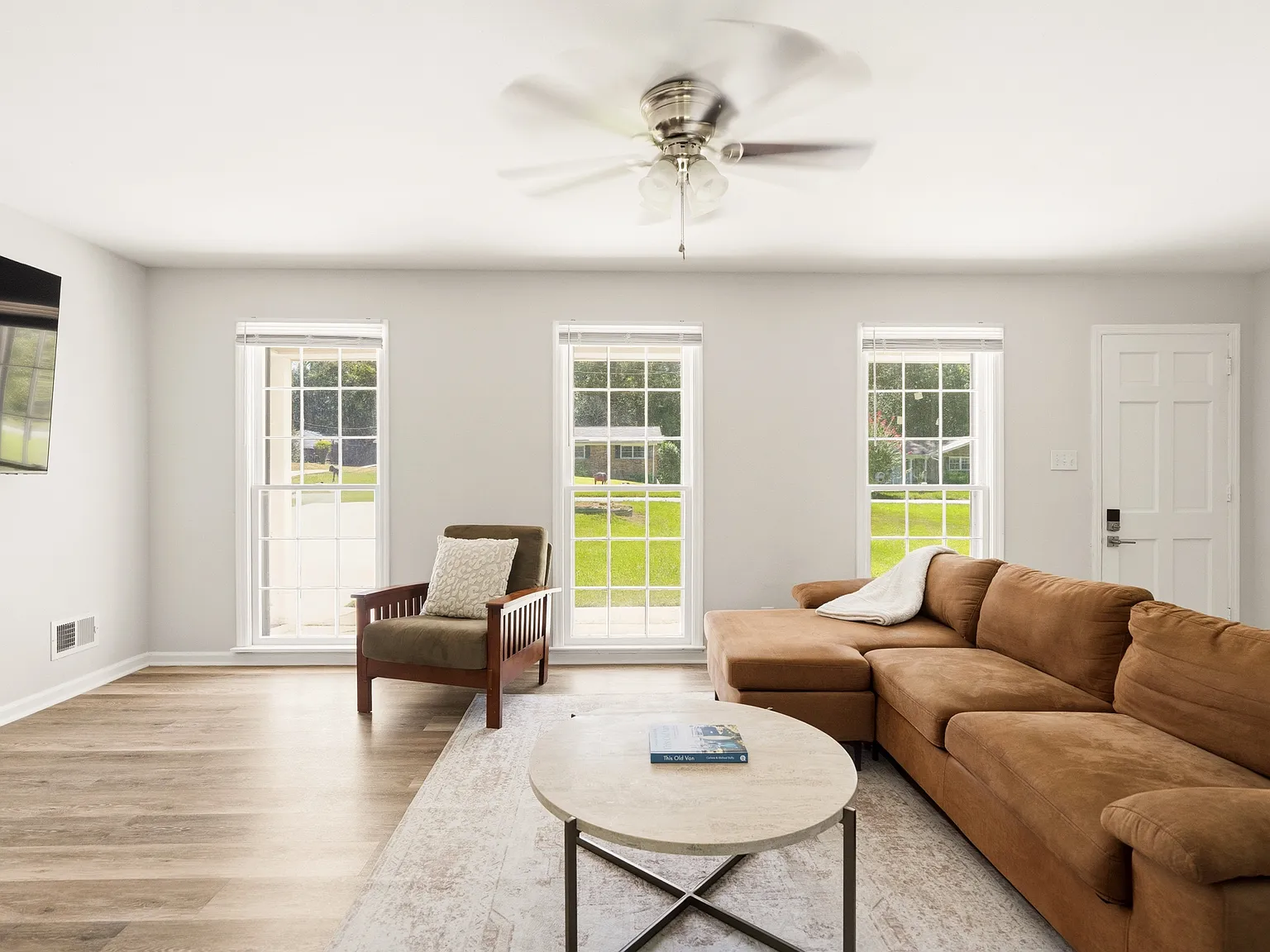 3 bed, 1411 sqft, $3,000 — Photo 4