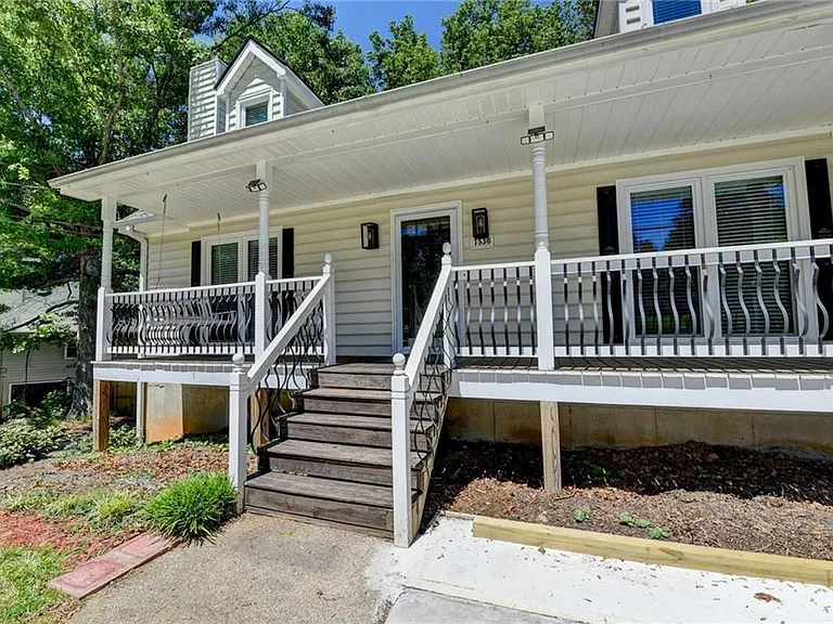 1530 Plunketts Rd — Photo 10
