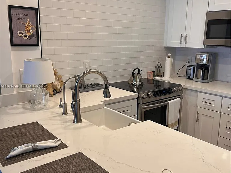 400 N Riverside Dr #410 — Photo 7