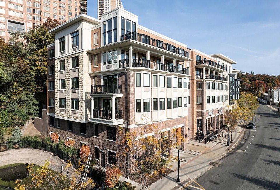 Building Photo 5