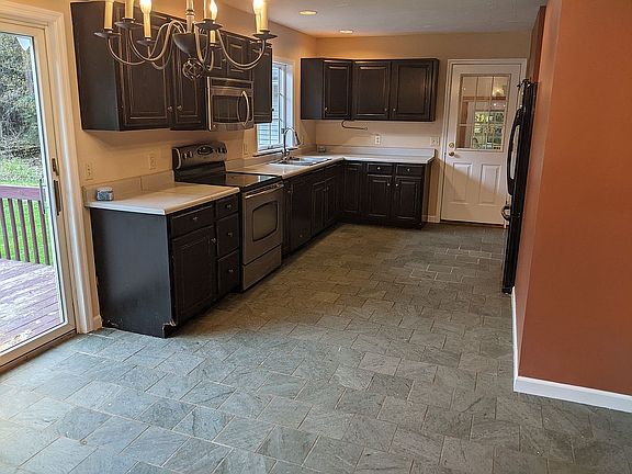 3rd image of 277 Eagles Nest Rd