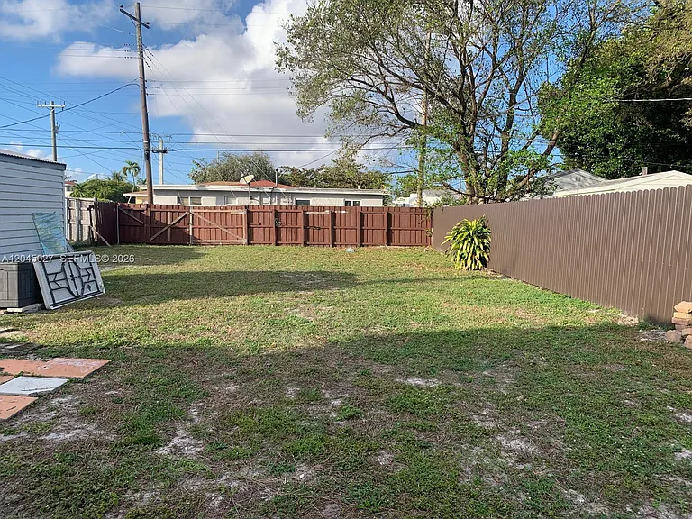 2131 Arthur St — Photo 14