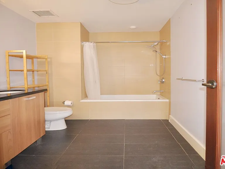 460 S Spring St #701 — Photo 18