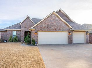 428 E Charlotte Ter, Mustang, OK 73064