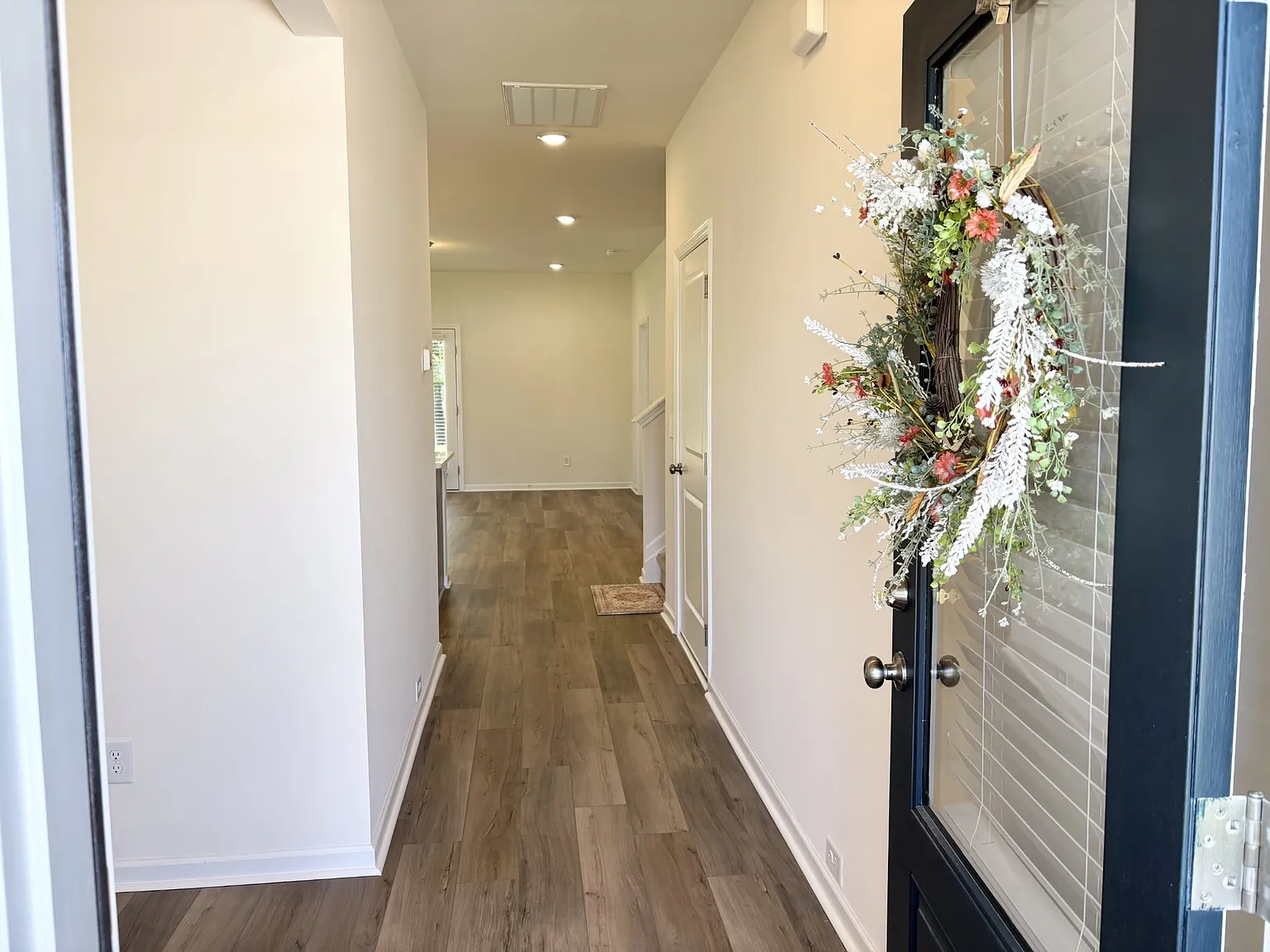 3 bed, 2.5 bath, 2163 sqft, $2,600 — Photo 3