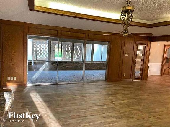 3rd image of 2117 Pembrooke Pl