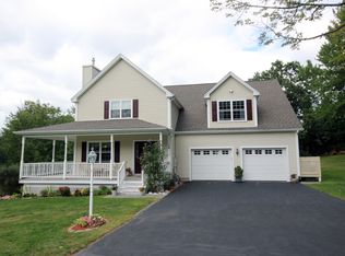 14 Ox Yoke Cir, East Hampton, CT 06424