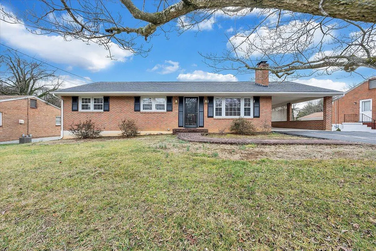 3529 Robyn Rd SW photo 1