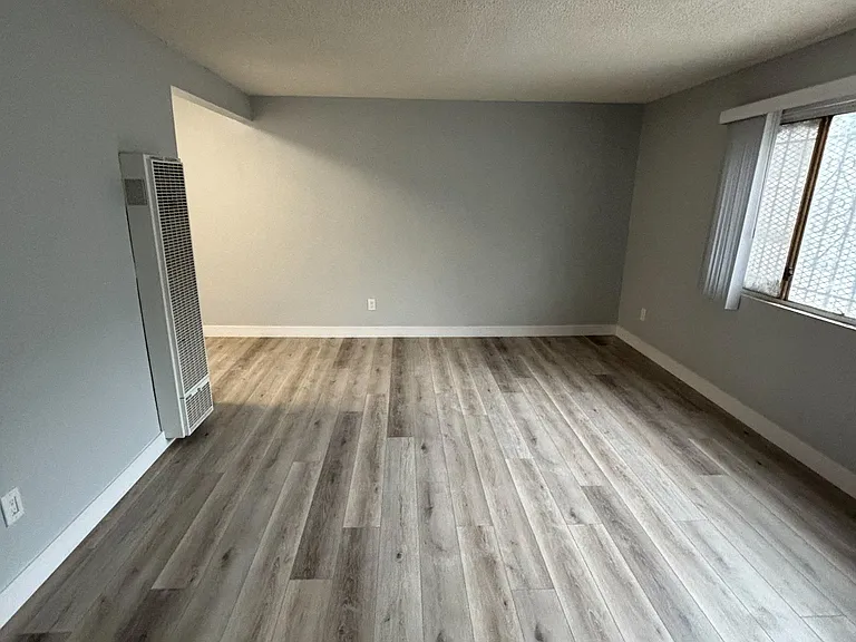 8633 Orchard Ave — Photo 9