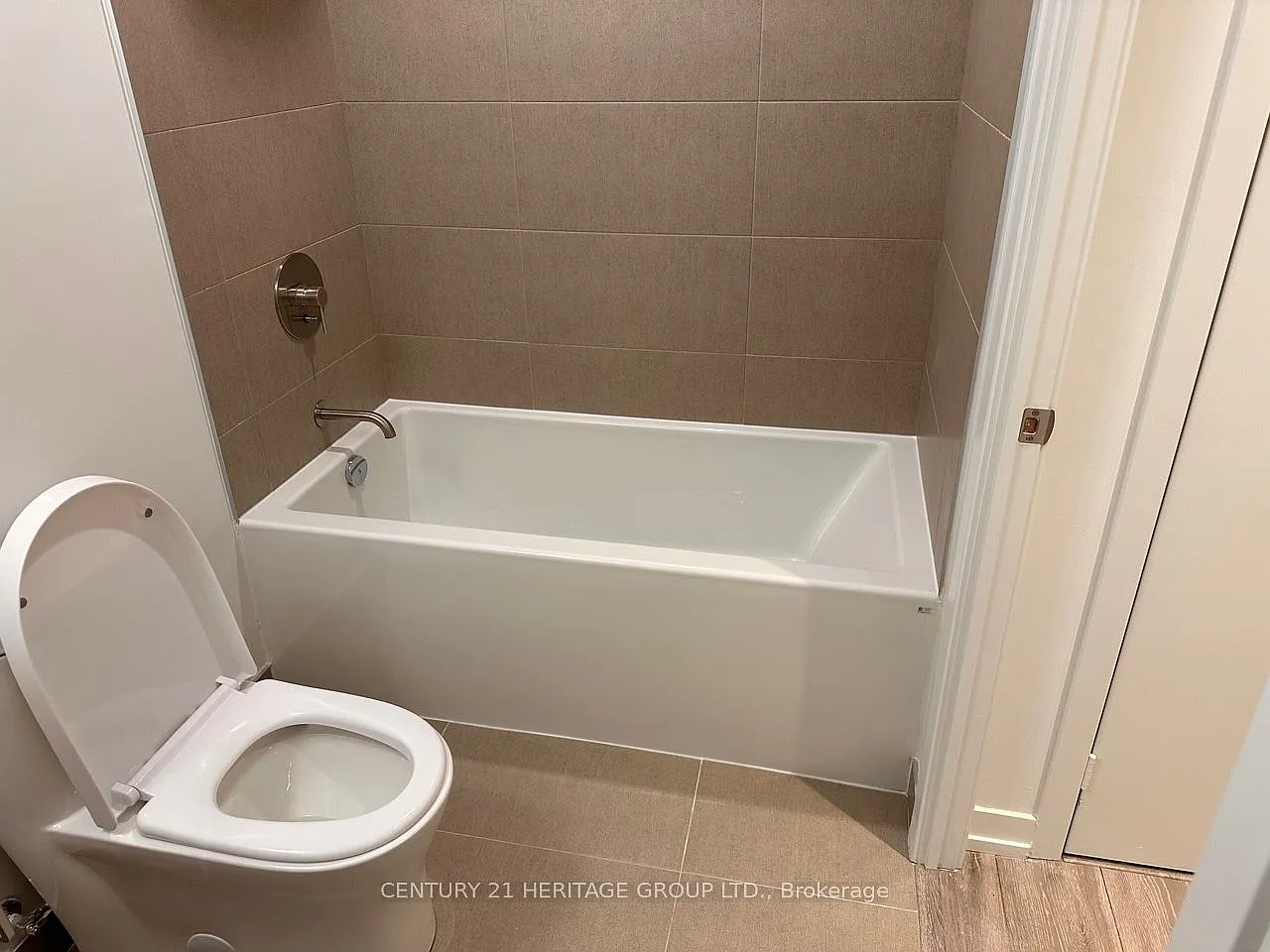 1 bed, $2,400 — Photo 4