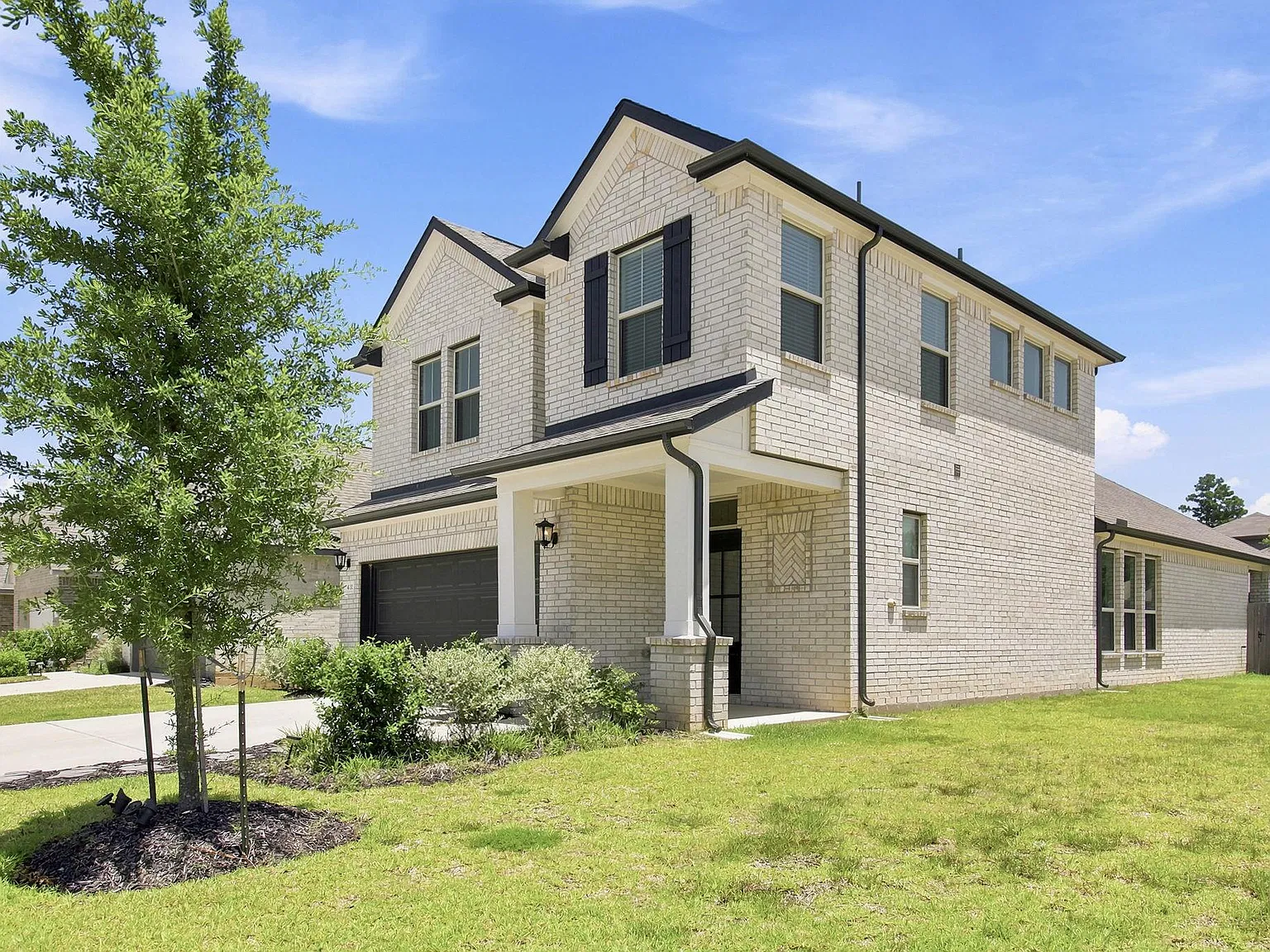 3 bed, 2.5 bath, 2388 sqft, $2,800 — Photo 3