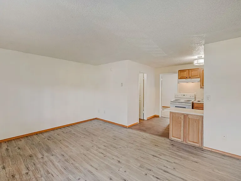 Brentwood Apartments — Photo 26