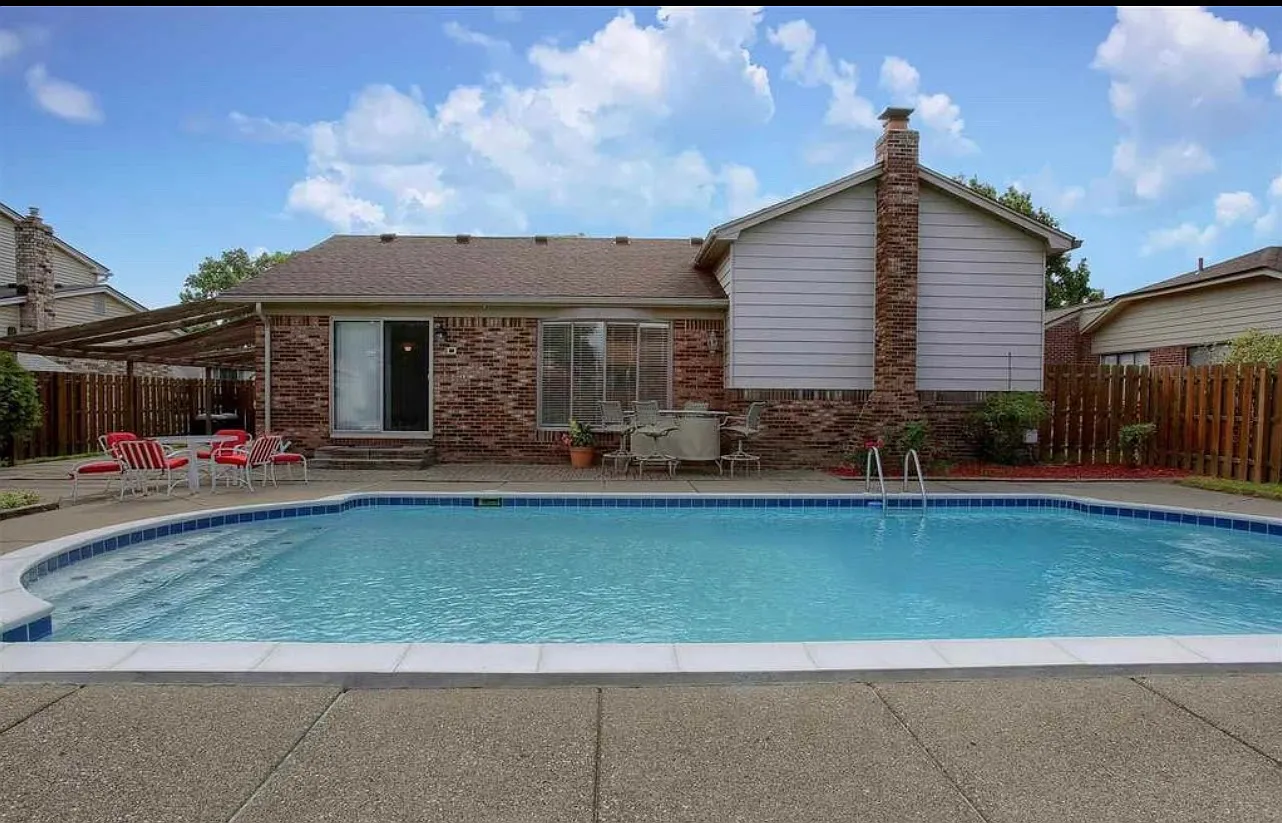 4 bed, 2519 sqft, $3,200 — Photo 4