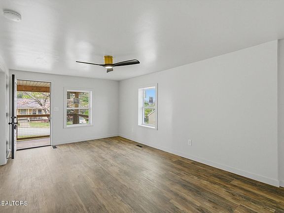 5th image of 509 Childress Ave