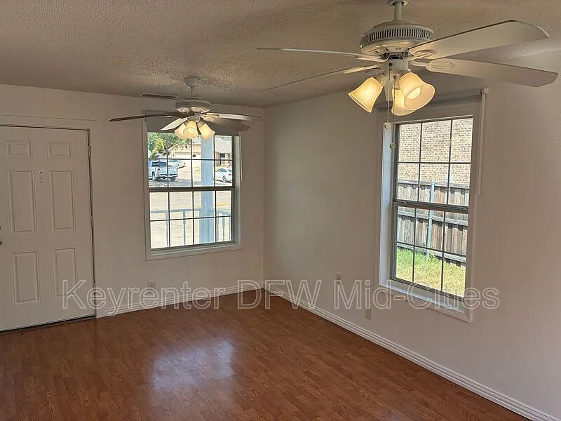 2 bed, 1.0 bath, 804 sqft, $1,575 — Photo 4