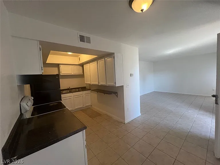 2781 Eldora Cir #B — Photo 6