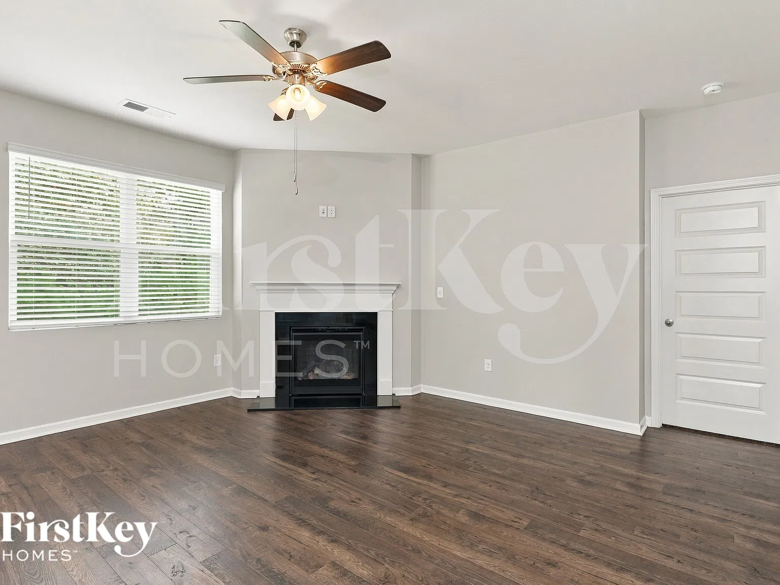 5 bed, 3.5 bath, 2820 sqft, $2,405 — Photo 2
