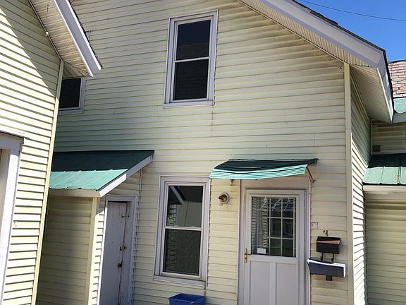 Back entryway. Small shed to the left is for this apartment.