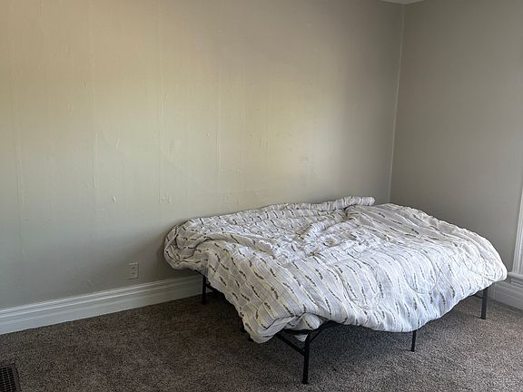5th image of 709 W Queen St APT 2