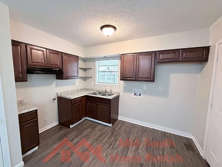 3231 Harvester Ln E — Photo 6
