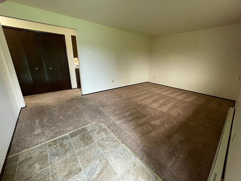 4304 N Crown Ave — Photo 2
