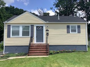 318 Savannah Rd, Baltimore, MD 21221