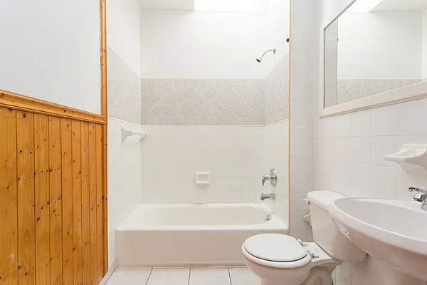 Rented by MNS | media 4