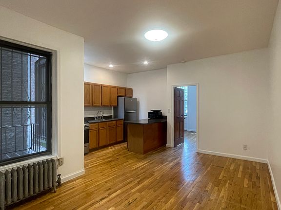 2nd image of 423 16th St APT 1