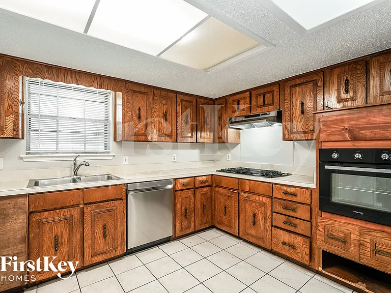 222 Creekwood Ct — Photo 9