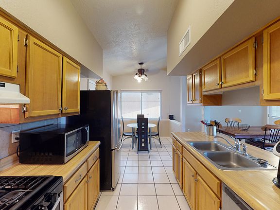 4th image of 709 Thorn Ave
