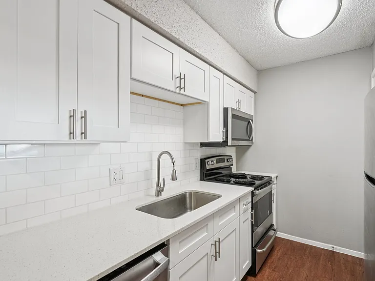 5644 Riverwalk Dr — Photo 54