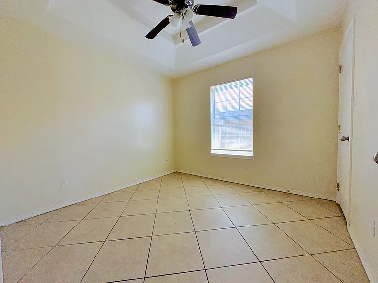 200 W Albatross Ave #A — Photo 12