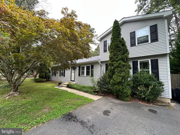 5 Woodside Ln, Sicklerville, NJ 08081