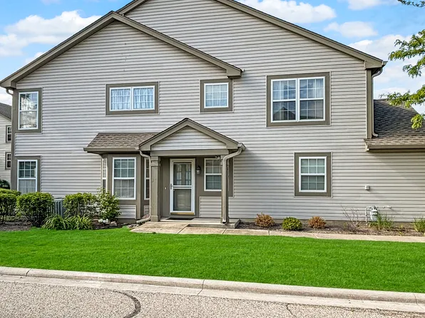 817 Blue Spruce Ct, Lindenhurst, IL 60046