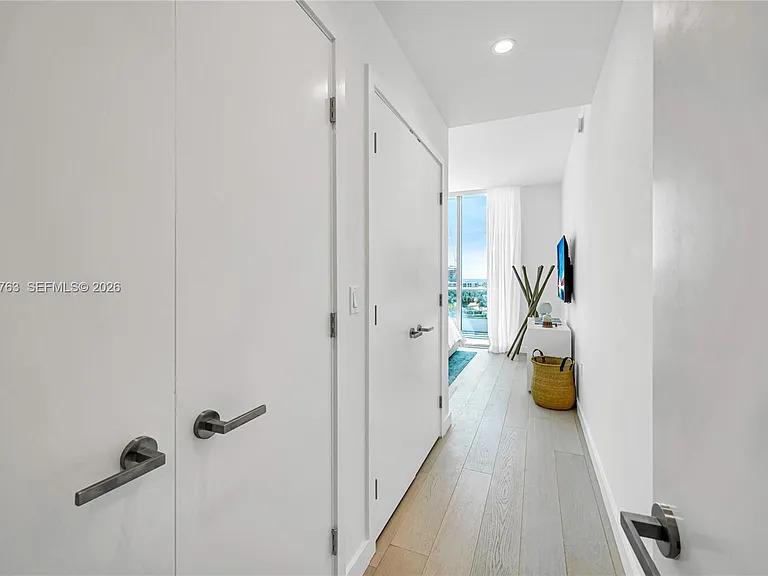 9201 E Bay Harbor Dr #Penthouse 809 — Photo 3