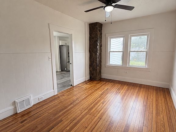 4th image of 3114 W 99th St