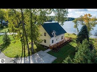9837 Doyle Dr, Mecosta, MI 49332