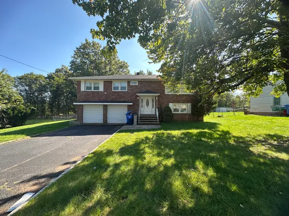 9 Holly Rd, Iselin, NJ 08830