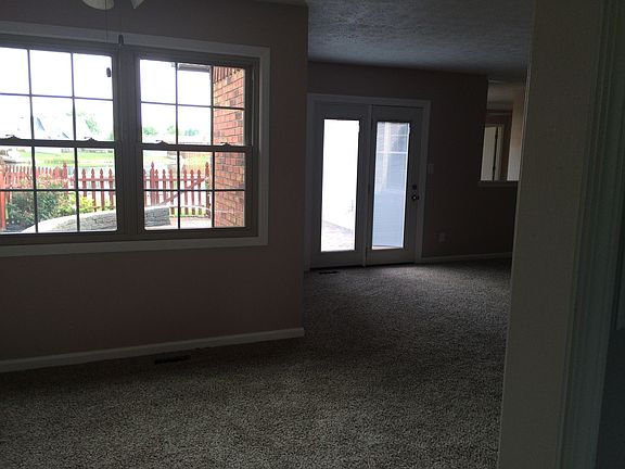 4th image of 978 Country Aire Dr