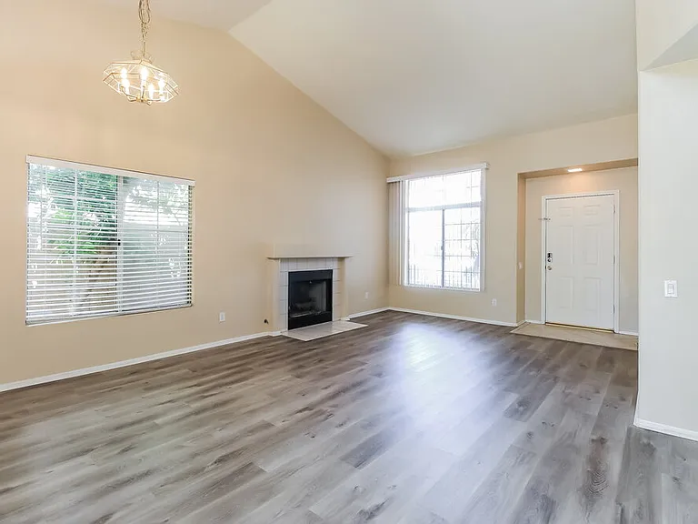 1130 N Meadows Dr — Photo 3