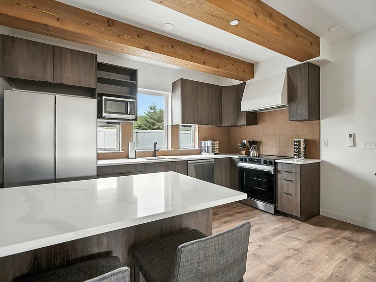 925 NE 23rd Ave #F — Photo 31