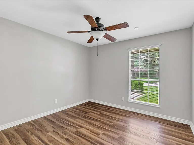 2414 Chanay Ln — Photo 10