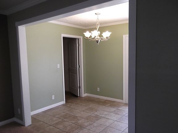 5th image of 316 E Urie West Dr